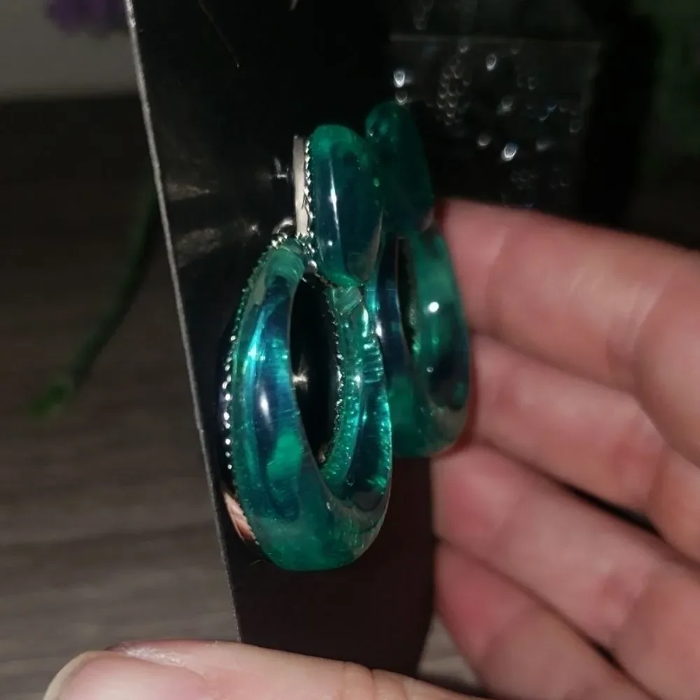 "5/$25" Green/Turquoise 80's style Earrings - Picture 6 of 6